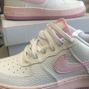 Nike Kids Sneakers in White and Pink